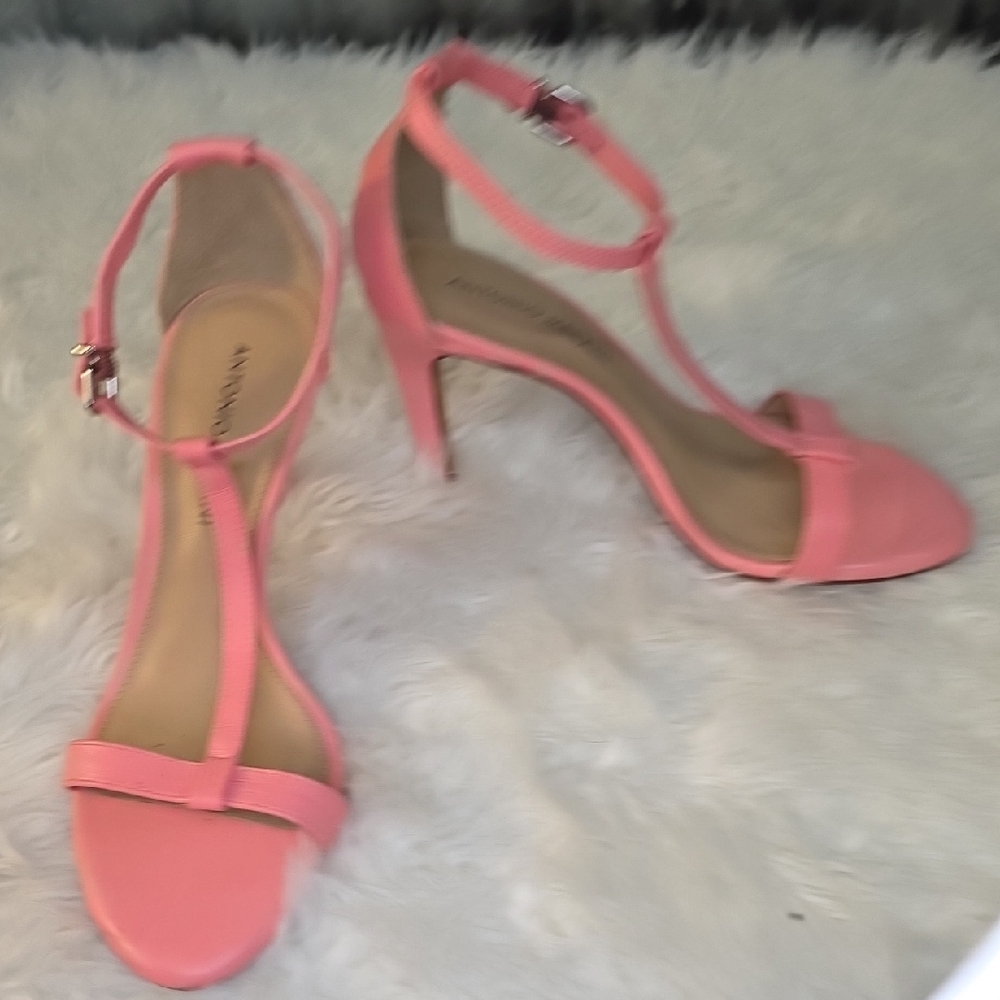 ANTONIO MELANI Pink T-Strap Heels - Picture 5 of 7